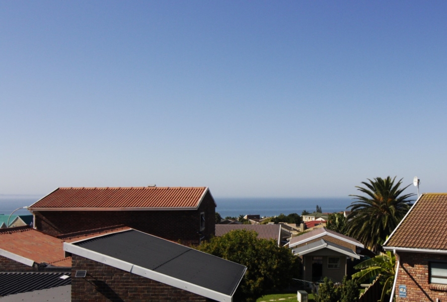 4 Bedroom Property for Sale in Wavecrest Eastern Cape